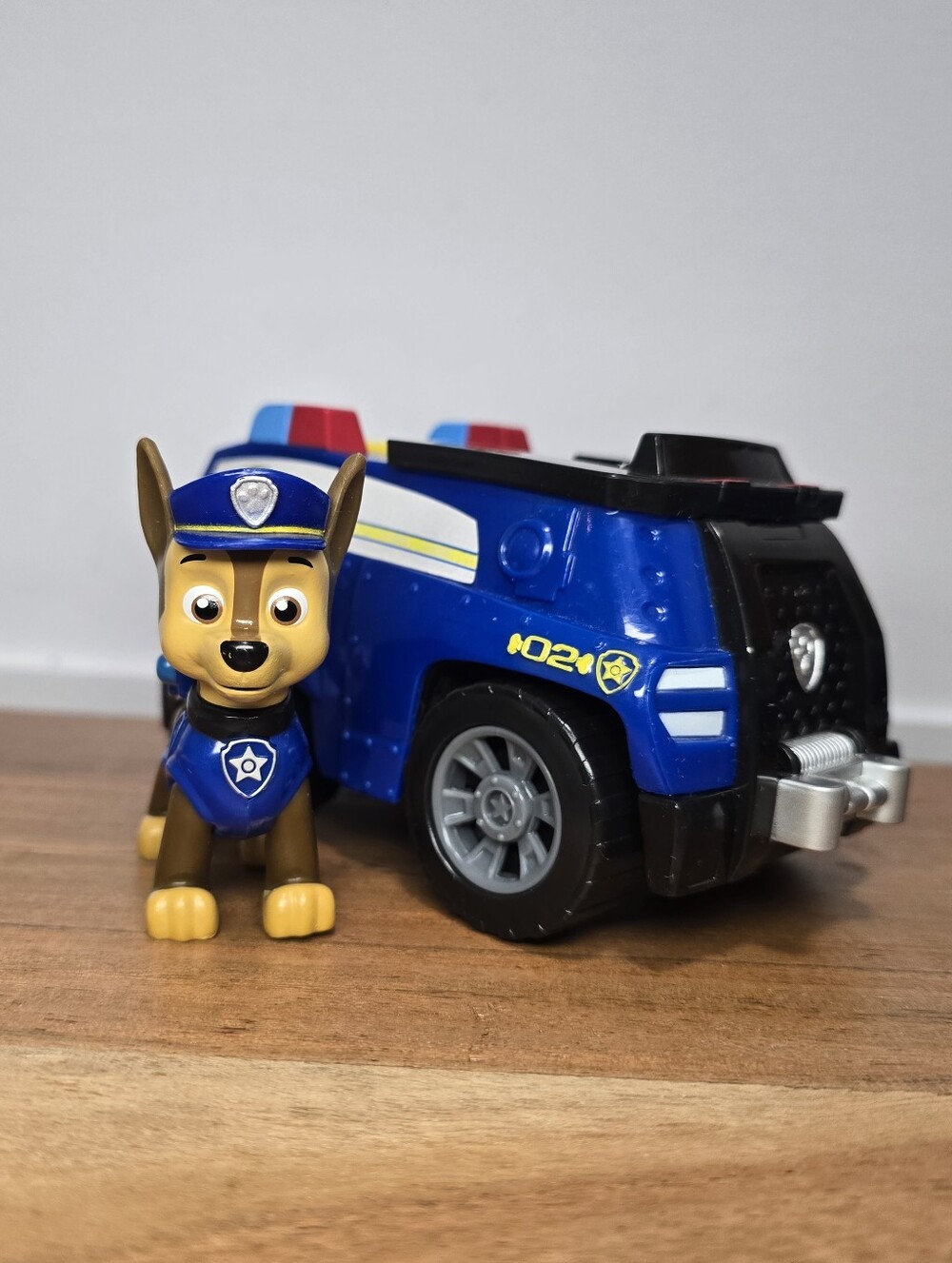 PAW Patrol Police Cruiser Vehicle with Collectible Chase Figure,